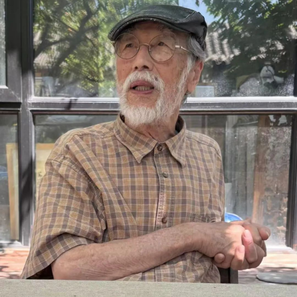 配资宝 郑忠谈艺录（八十八） | 恩师广军的目光凝聚着穿透时光的锐利与宽厚，始终在我迷茫时如灯塔般为我引路