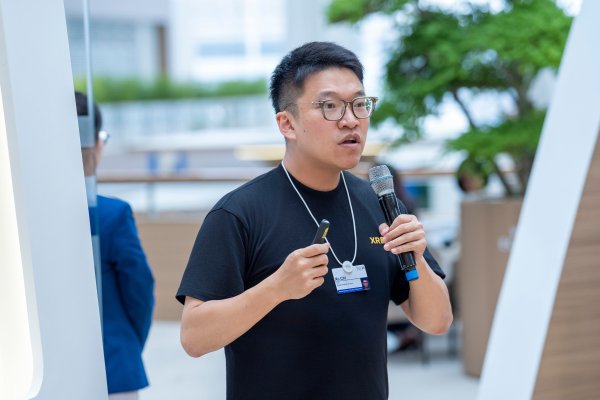 盛康优配 直通达沃斯｜对话XREAL徐驰：AR行业仍处在上半场